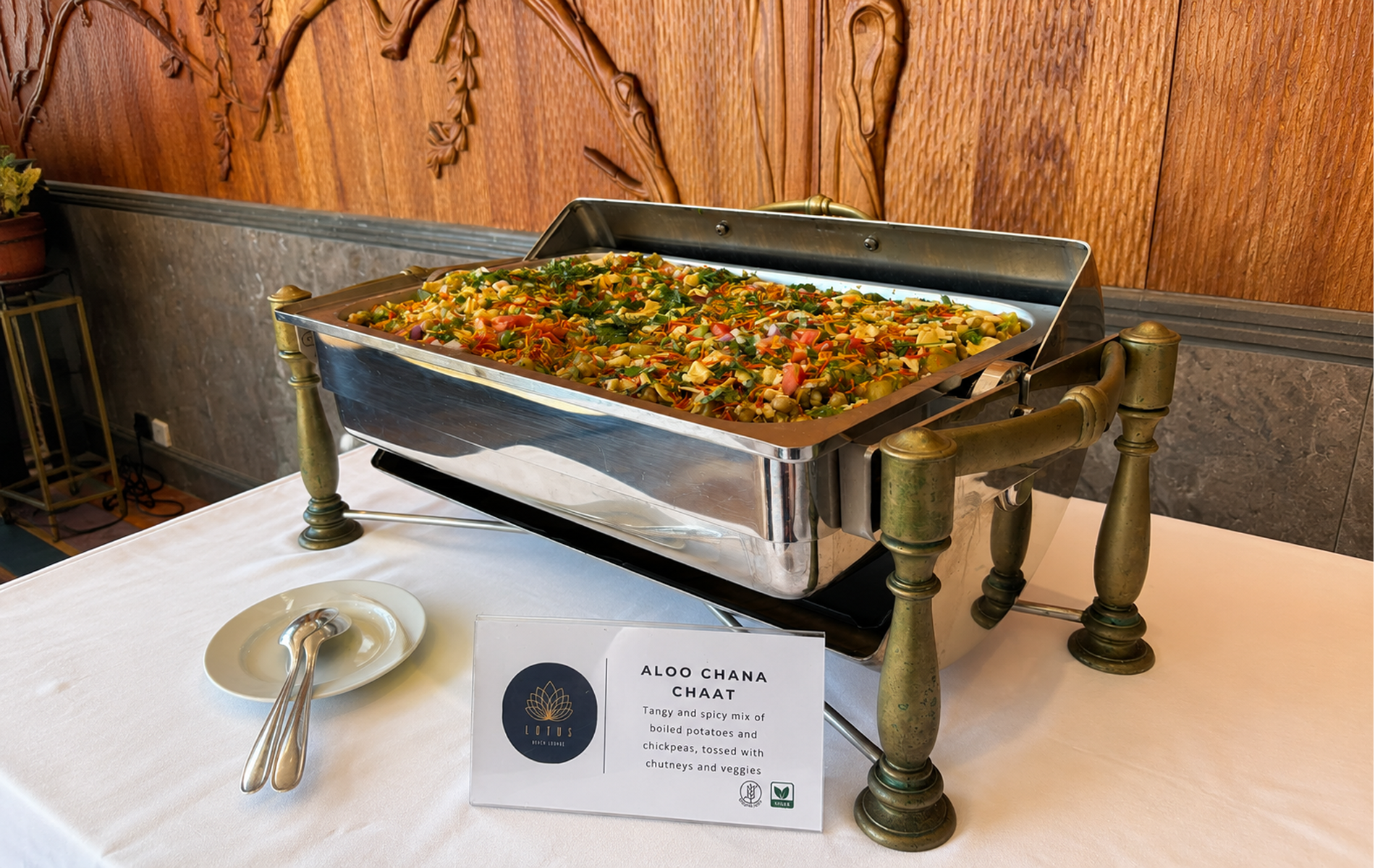 opções vegetarianas, pratos saudáveis, saladas frias, iguarias internacionais, gastronomia regional, sobremesas requintadas, entradas gourmet, petiscos tradicionais, ilhas gastronómicas, open bar, espumante de honra, ementas infantis, intolerâncias alimentares, catering sem glúten, confeção própria, aluguer de loiça, decoração de mesas, pessoal de sala, fardamento profissional, eventos ao ar livre, casamentos na praia, festas em palacetes, jantares de empresa, aniversários infantis, baby shower, lanches de batizado, receções oficiais, apresentação de produtos, gala beneficência, vinhos portugueses
